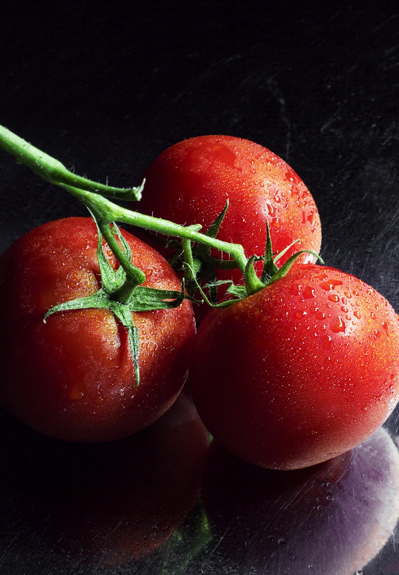 Organic Heirloom Tomatoes (Vine Cluster)